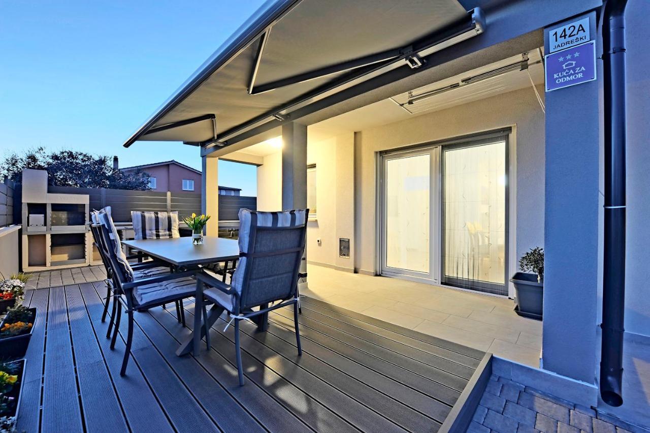 Casa Tara Three-Bedroom Holiday Home Pula Exteriör bild