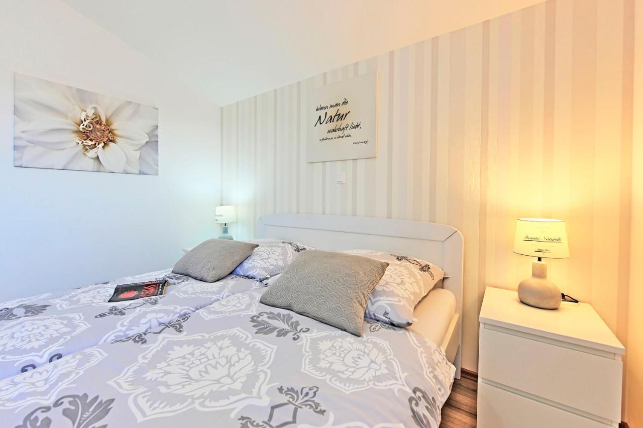 Casa Tara Three-Bedroom Holiday Home Pula Exteriör bild