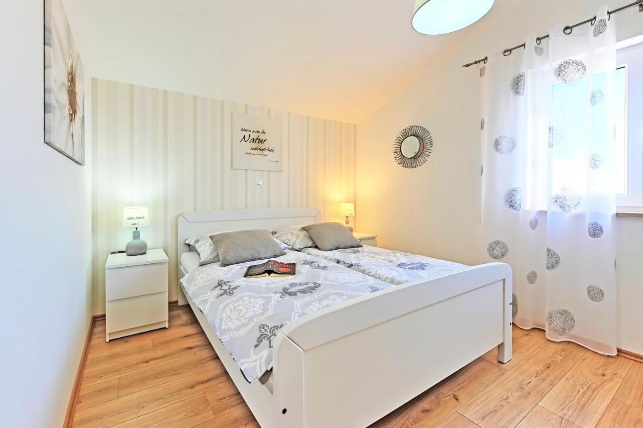 Casa Tara Three-Bedroom Holiday Home Pula Exteriör bild