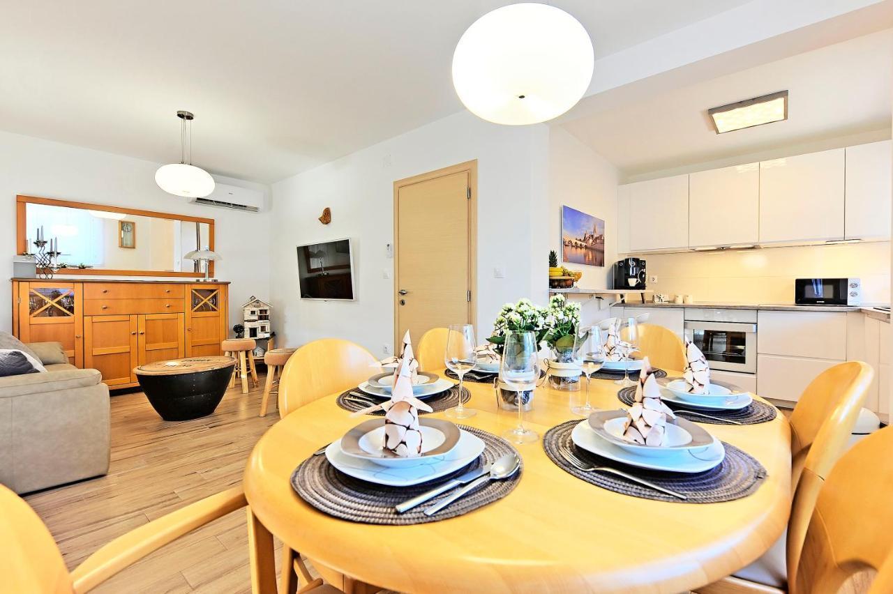 Casa Tara Three-Bedroom Holiday Home Pula Exteriör bild